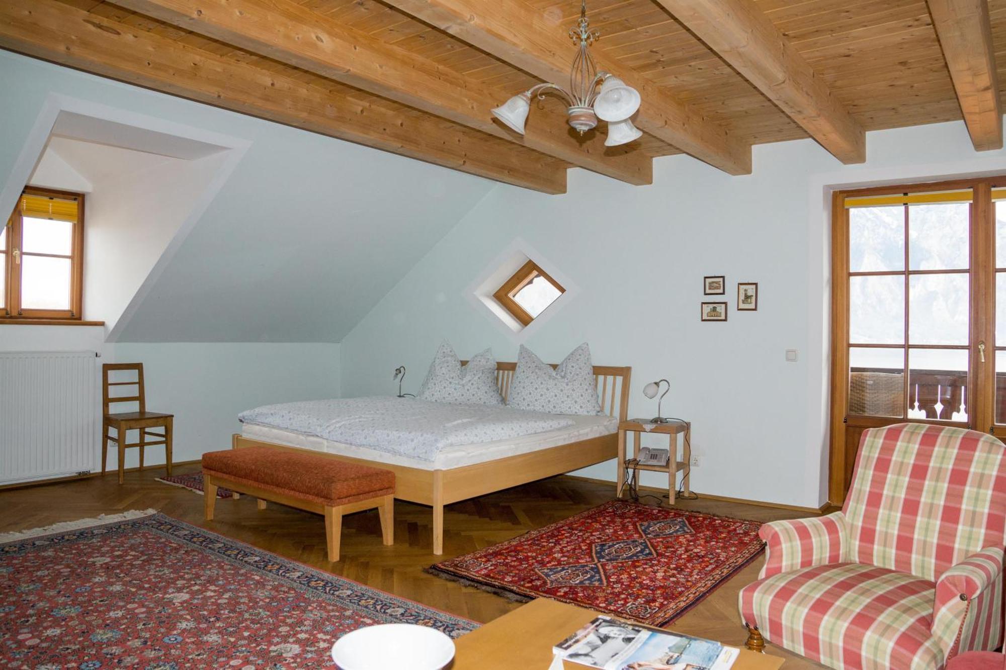Schweizerhof Am See Altmuenster Room photo