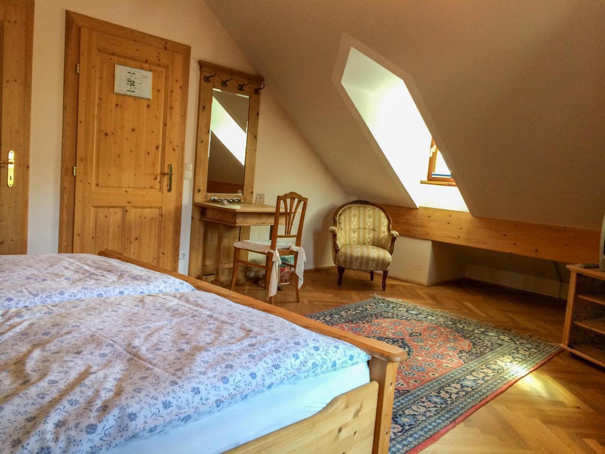 Schweizerhof Am See Altmuenster Room photo